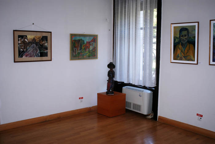 Expoziție de pictură, fotografie și sculptură la Castelul Karolyi