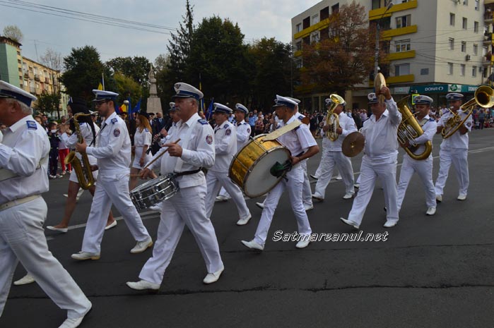 Paradă militară cu ocazia „Zilei Pompierilor din România” (Foto&video)