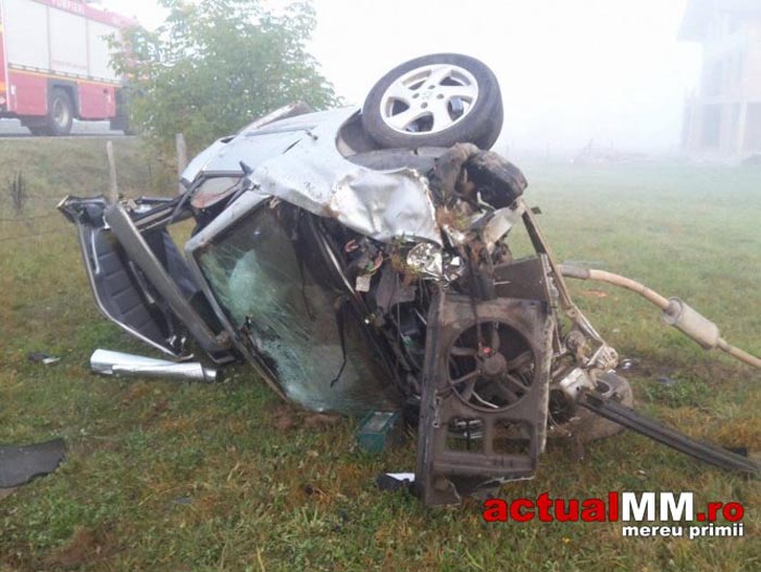 Accident teribil. S-au dat cu mașina peste cap (Foto)