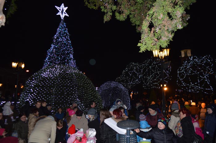 Primarul Kereskenyi Gabor a pornit iluminatul ornamental de sărbători (Galerie foto&video)