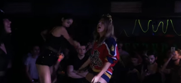 Corina, protagonista unui show total într-un club din București (Video)