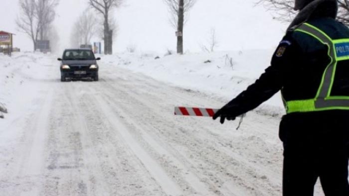 Viscol puternic și de ninsori abundente. Autoritățile sunt pregătite
