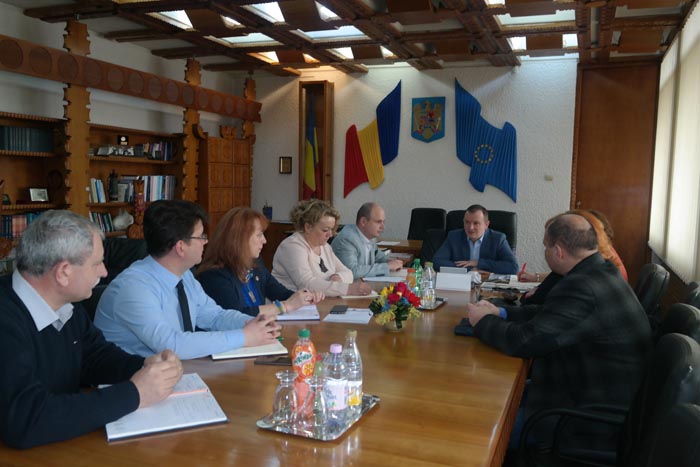 Prefectul s-a întâlnit cu şefii serviciilor din instituție
