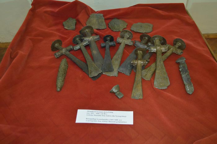 Frânturi din istoria Țării Oașului, expuse la muzeu. Artefacte vechi de mii de ani (Foto)