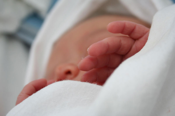 Un bebeluș a murit în mâinile medicilor de la Satu Mare. Acuzații grave