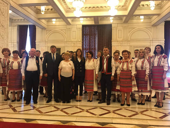 Corul „Medieșana” a făcut senzație în Parlamentul României (Foto)
