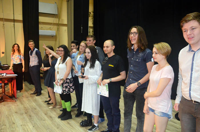 Trupa M.E.E.M. din Carei câștigă 6 premii la Festivalul de Teatru pentru liceeni (Foto)