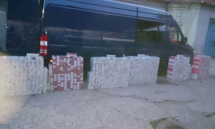 Lovitură grea pentru mafia țigărilor de contrabandă. Bărbat, reținut de polițiști