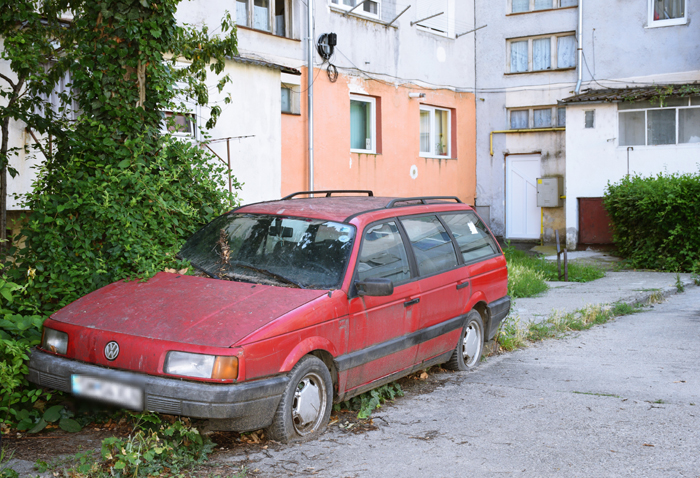 Primăria „a declarat război” mașinilor abandonate