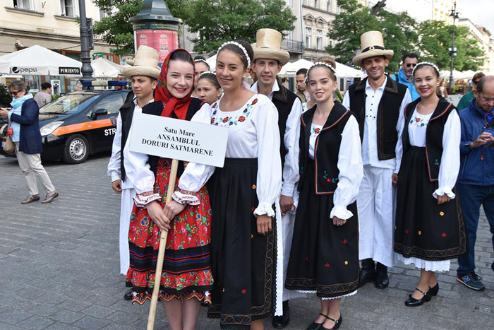 Ansamblul Folcloric al Județului „Doruri sătmărene”, în spectacol la Cracovia (Foto)