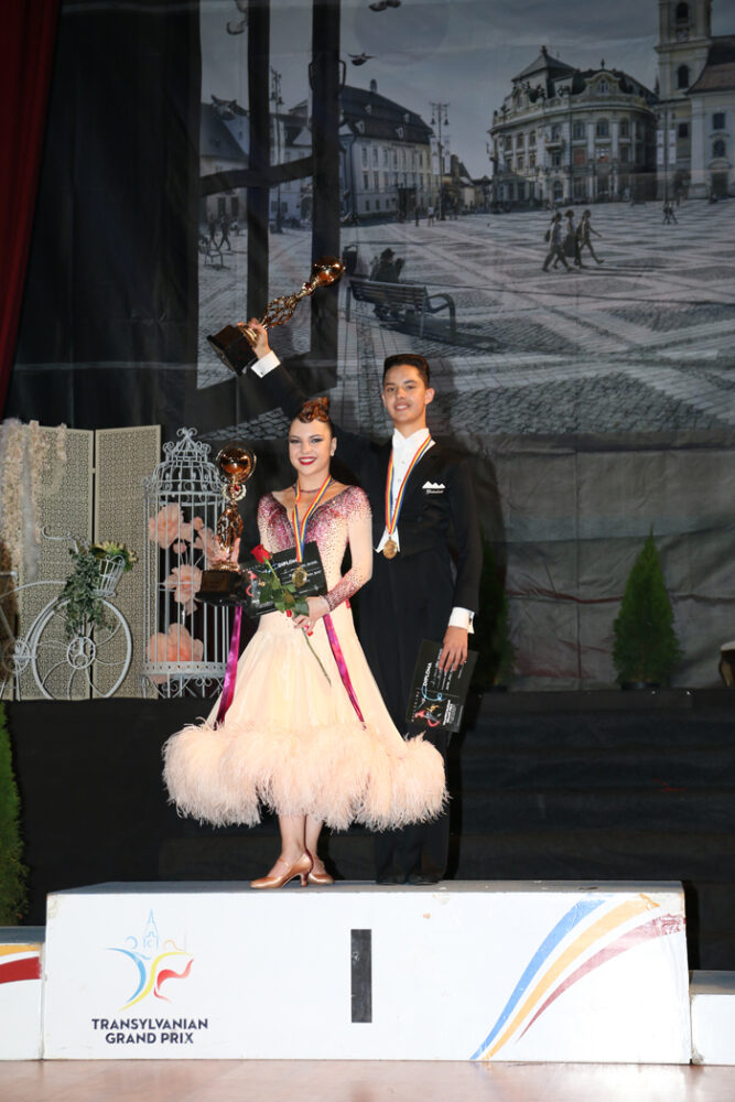 Medalie de aur pentru „Royal Dance” la Concursul internațional de la Sibiu (Foto)