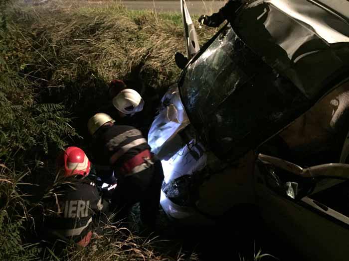 Accident cu o victimă încarcerată (Galerie foto)