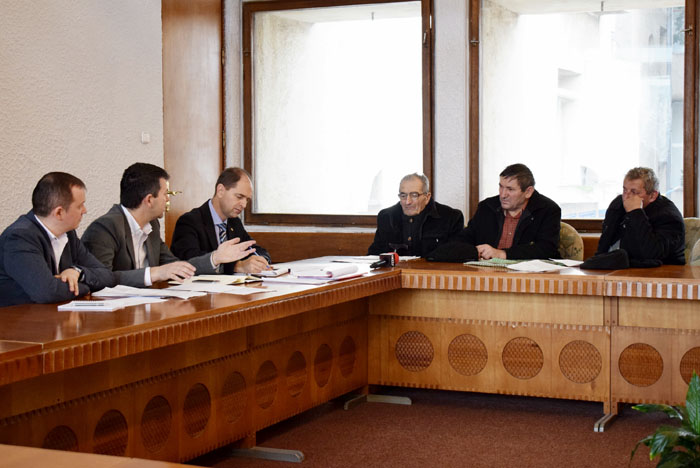 Sătmărenii își caută dreptatea la Prefectură