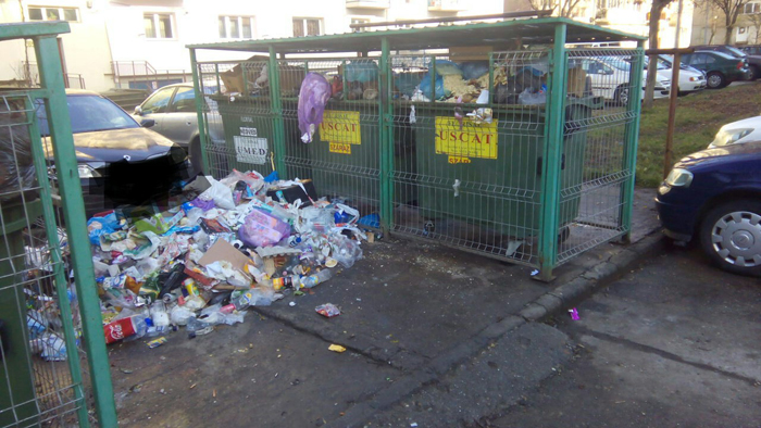 Munți de gunoaie peste tot în municipiu ! Ce face Florisalul ? (Foto)