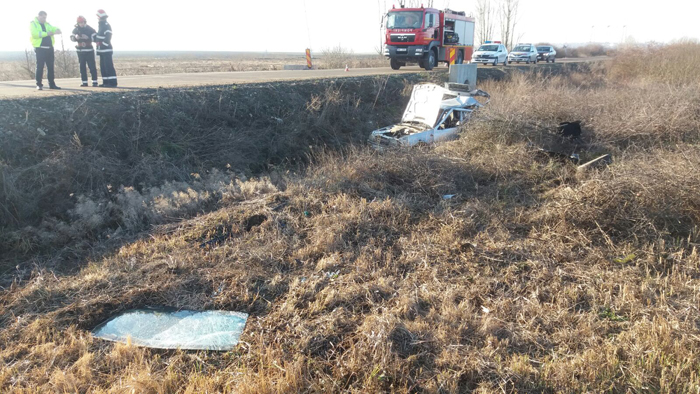Mașină lovită de tren la Tășnad ! O femeie, rănită grav