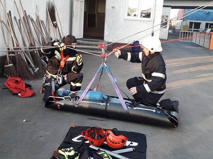 Persoane salvate de la înălțime. Pompierii au intervenit de urgență (Foto)