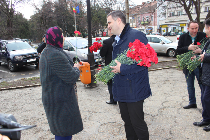 Flori de 8 Martie de la PSD Satu Mare (Foto)