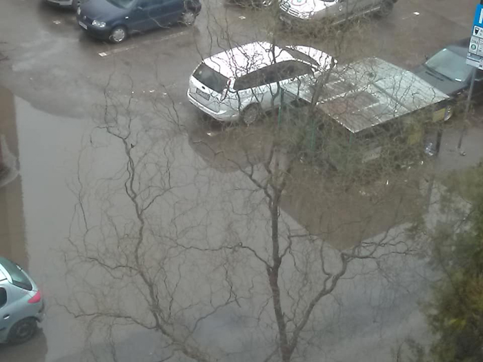 Parcări inundate și mizerie peste tot. Imaginea Sătmarului de început de secol XXI (Foto)
