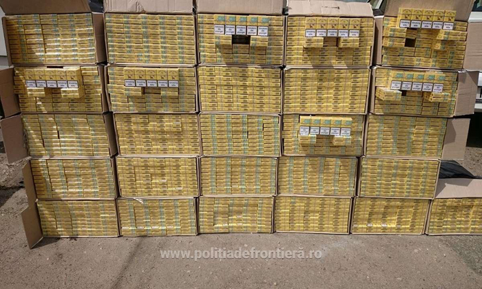 Mașină burdușită cu țigări. Peste 13.000 de pachete