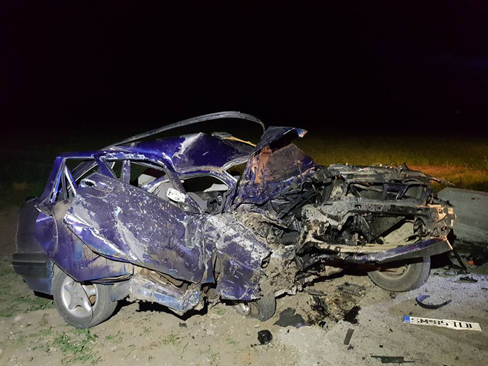 Accident teribil ! S-au izbit de un cap de pod (Fotogalerie)