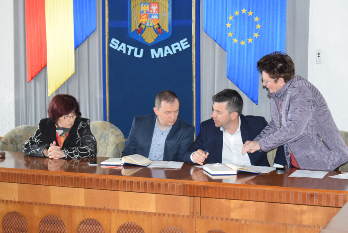 Ședință de audiențe. Sătmărenii cer ajutorul prefectului (Foto)