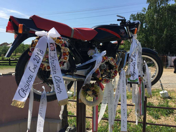 „Marșul” motocicliștilor. Au depus o coroană în memoria lui Krizan Oliver (Foto)
