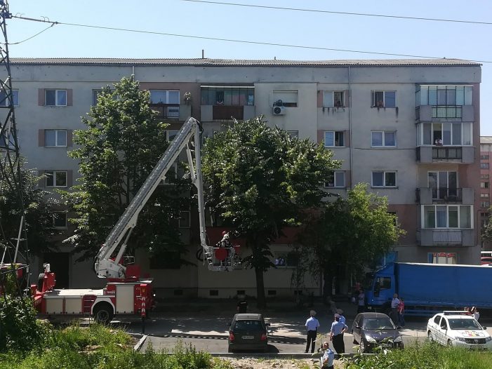 Femeie gasita decedata intr-un apartament din Micro 17