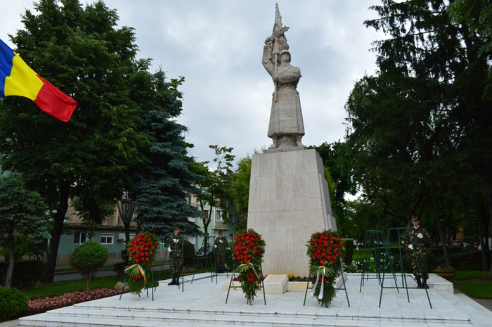 Programul manifestărilor dedicate „Zilei Eroilor”
