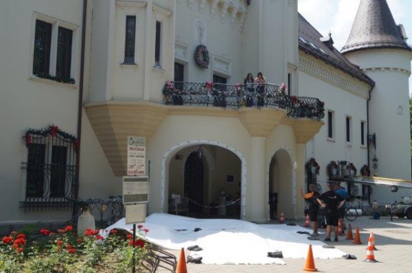 Film american turnat la Carei. Castelul, impodobit ca de Craciun (Foto)