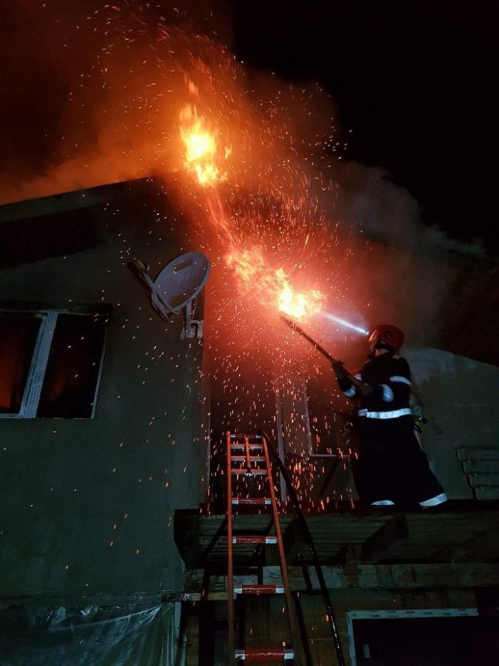 Incendiu devastator ! Pericol de explozie (Foto)