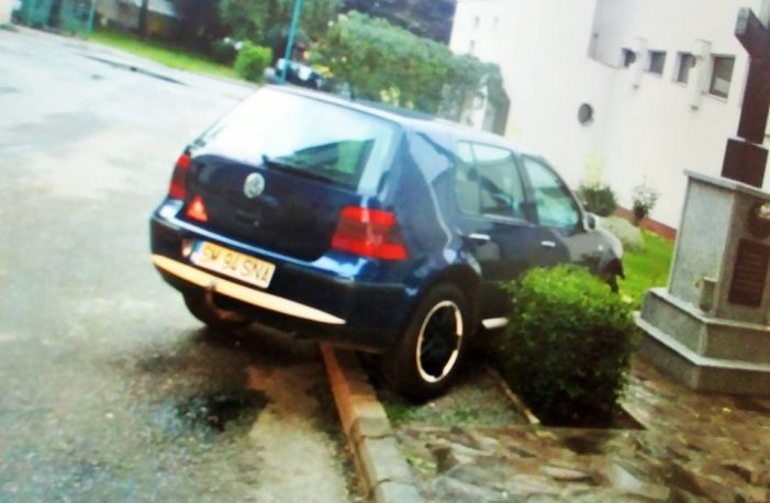 Mort de beat ! A daramat crucea din fata bisericii (Foto)