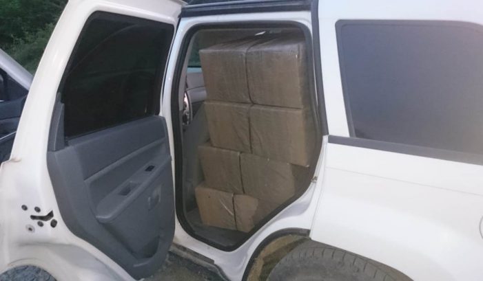 Jeep burdusit cu tigari de contrabanda