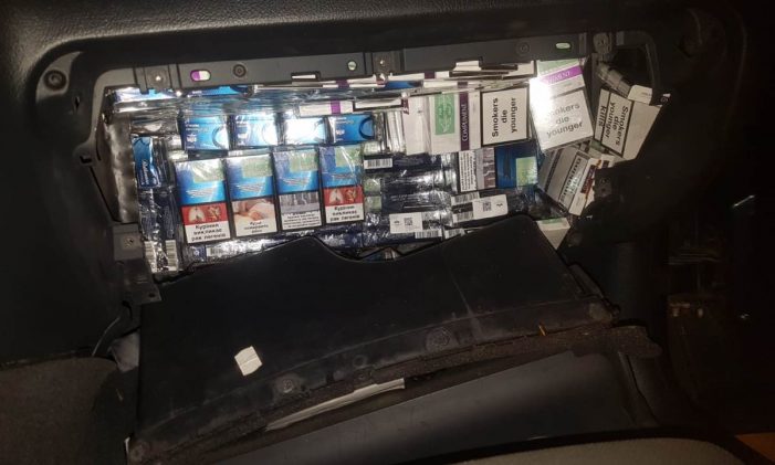 Tigari in valoare de peste 14.000 de lei, ascunse intr-o masina (Foto)