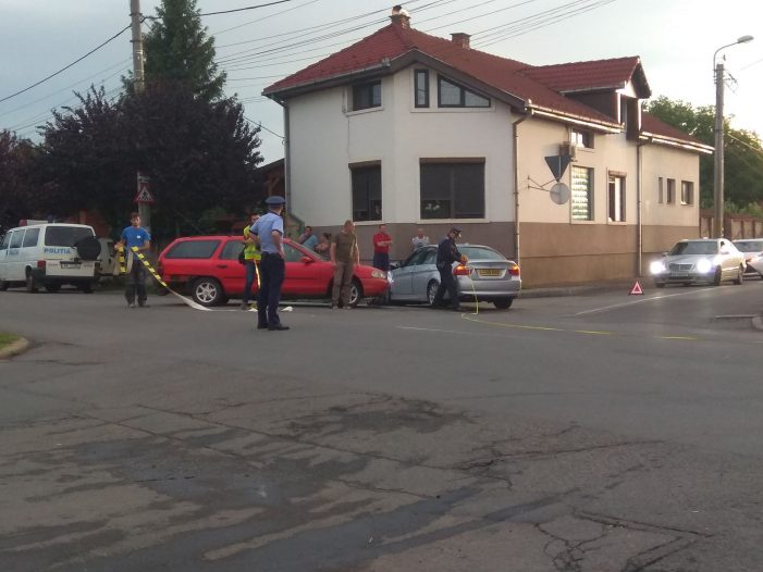 Accident cu victima. Doua masini avariate (Foto)
