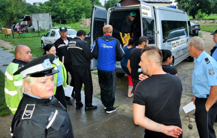 Razie pe Ostrovului. Zeci de persoane duse la Politie (Foto)