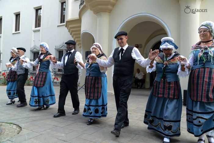 Spectacol de muzică tradițională și dans franțuzesc la Carei (Foto)