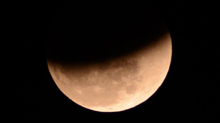 Cea mai lunga eclipsa de Luna din acest secol