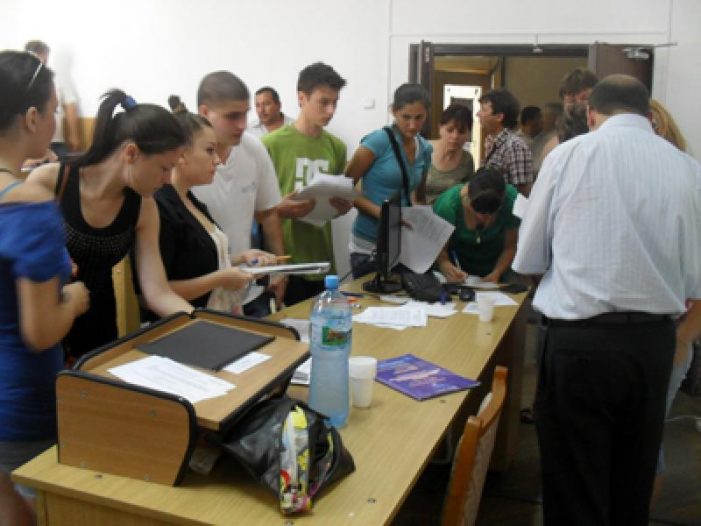 Elevii si studentii se pot incadra in munca