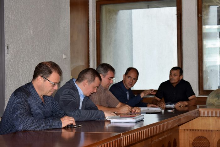 Clientii unui bar fac probleme. Au fost reclamati la Prefectura