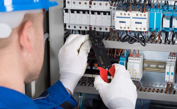 Mai multe strazi lasate fara curent electric. Vezi calendarul celor de la Electrica