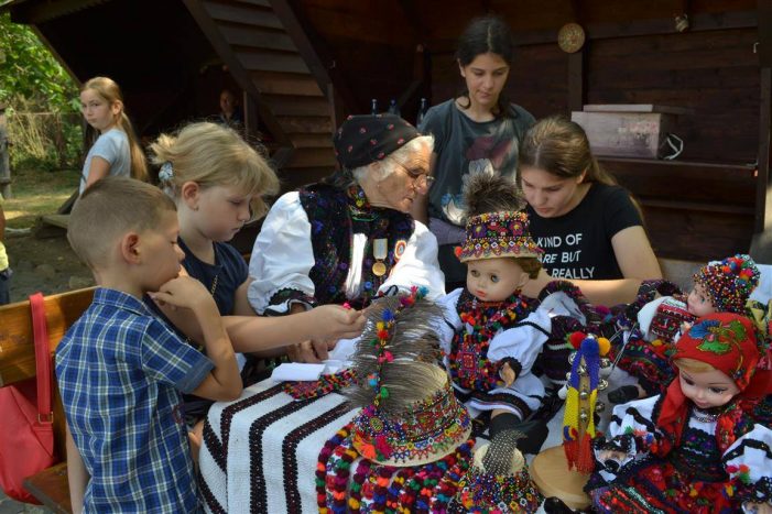 Pe ulițele satului …  la Muzeul în Aer Liber al Țării Oașului (Foto)