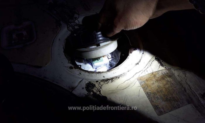 A ascuns tigarile in rezervorul masinii (Foto)