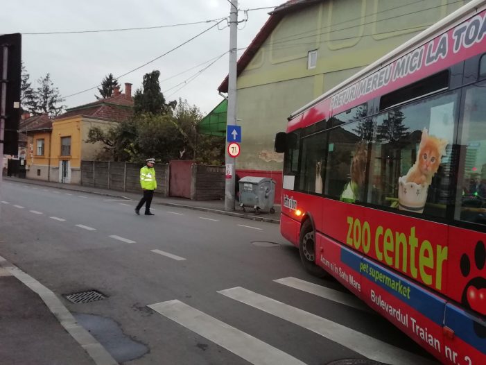 Fata de 13 ani calcata de un autobuz pe trecerea de pietoni (Foto)