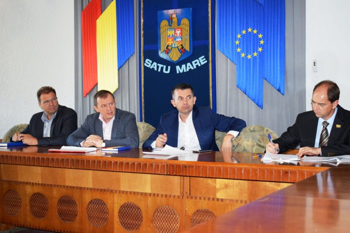 Gospodarii inundate de ape pluviale. Cetatenii cer ajutorul prefectului
