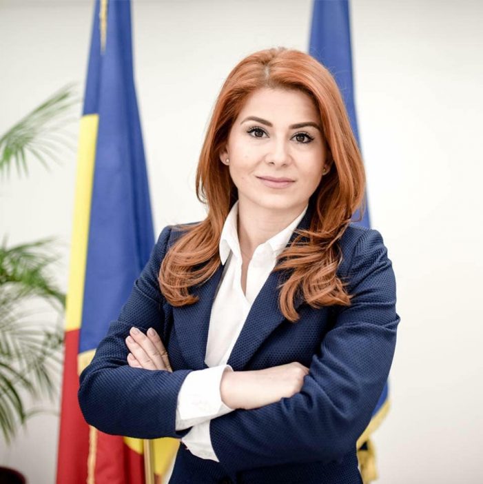 LA MULTI ANI ! Ministrul Ioana Bran isi sarbatoreste ziua de nastere