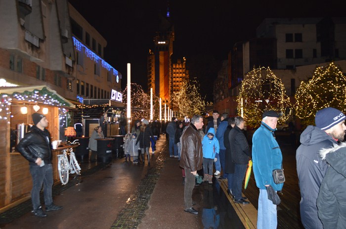 Cand se va da drumul iluminatului ornamental de sarbatori