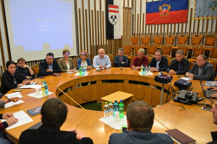 Se pregatesc manifestarile dedicate „Zilei Nationale a Romaniei”. Sedinta la Primarie
