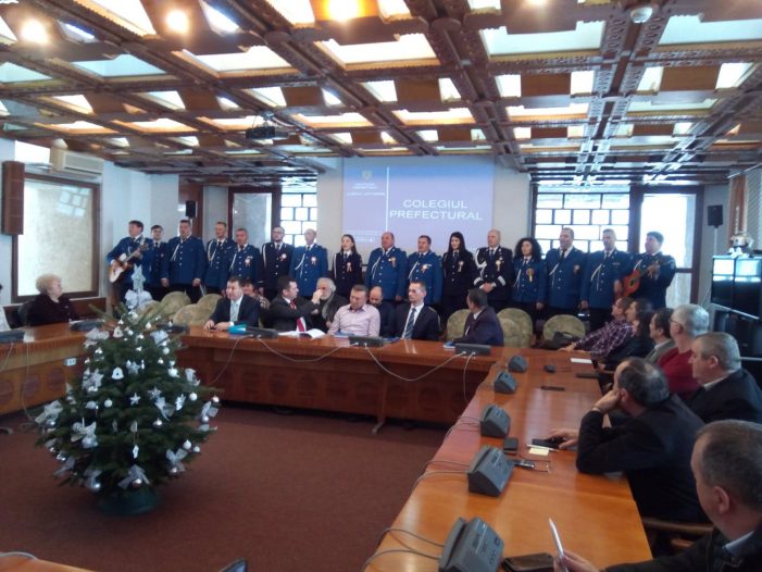Jandarmii si politistii au colindat la Prefectura (Foto)