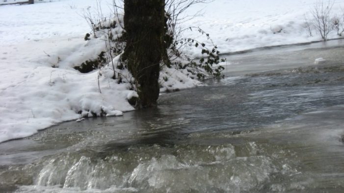 Se topesc zapezile. Cod galben de inundatii in judet