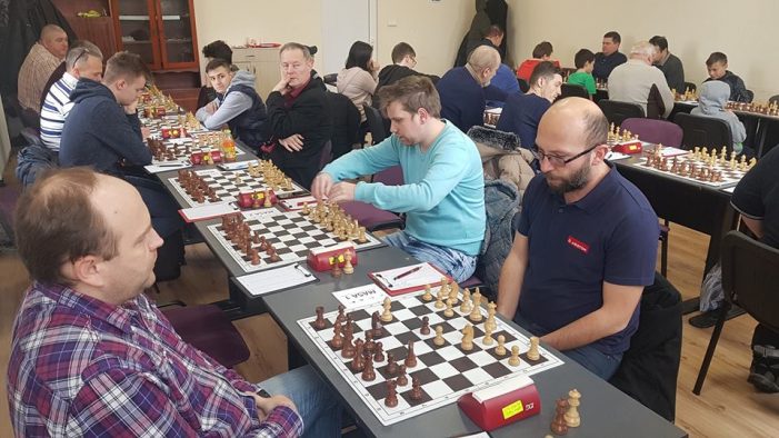 Zeci de sahisti la primul turneu din an. Vezi clasamentul
